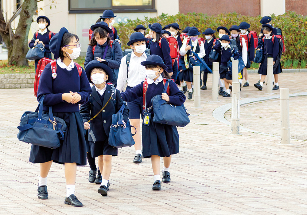 異学年との協力 清掃活動・登校班