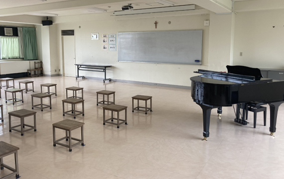 低学年音楽室