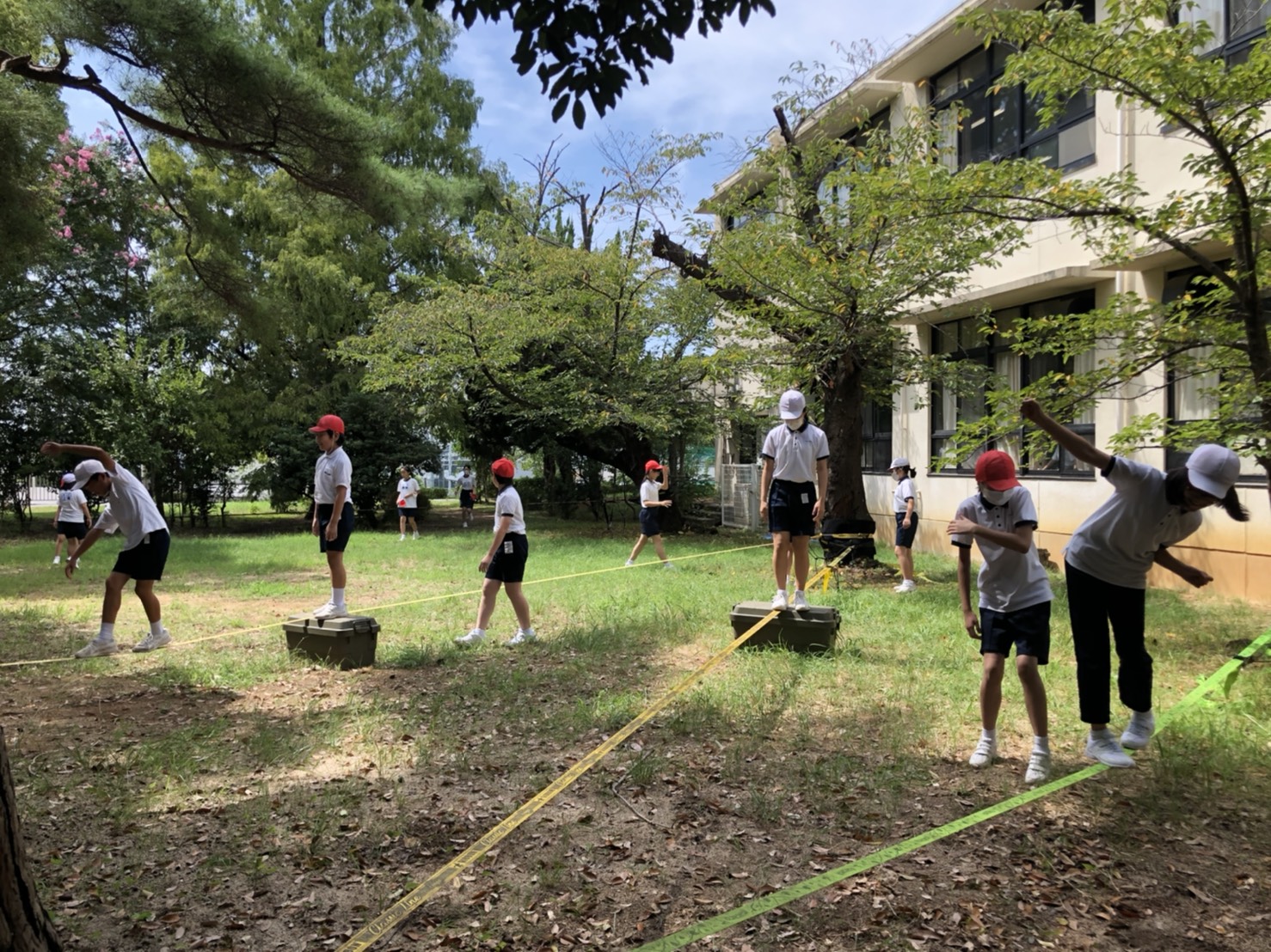 木立ちの広場がスラックラインパークとしてリニューアルしました 香里ヌヴェール学院小学校