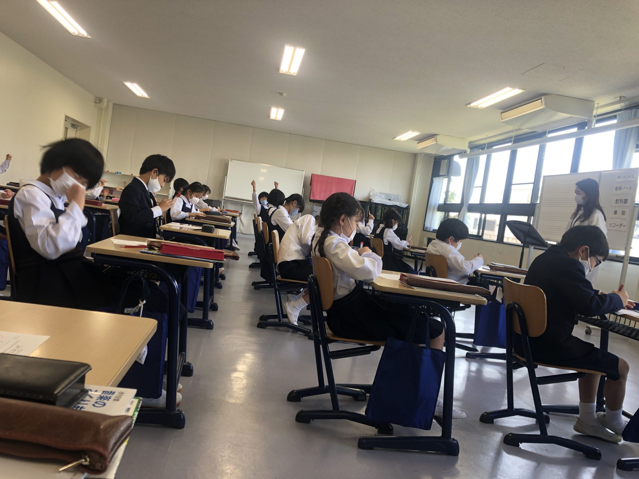 ある日子ネコのキャット 4年音楽 香里ヌヴェール学院小学校