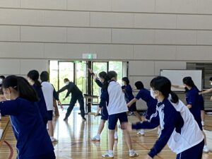 教育実習の先生　高Ⅰマット運動