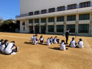 中１体育　女子持久走・男子剣道